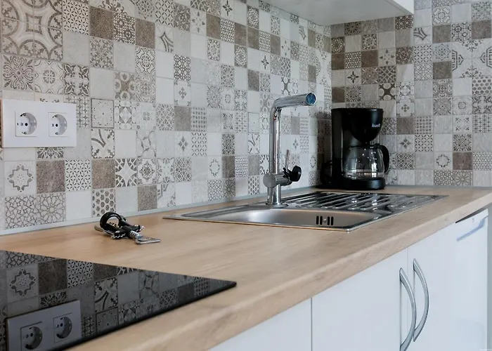 412 Yucca Park Second Line To *